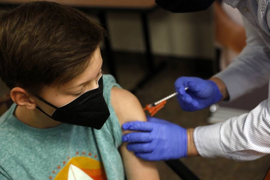 Pfizer hace prueba de vacuna anticovid en niños y da 90% de eficacia 
