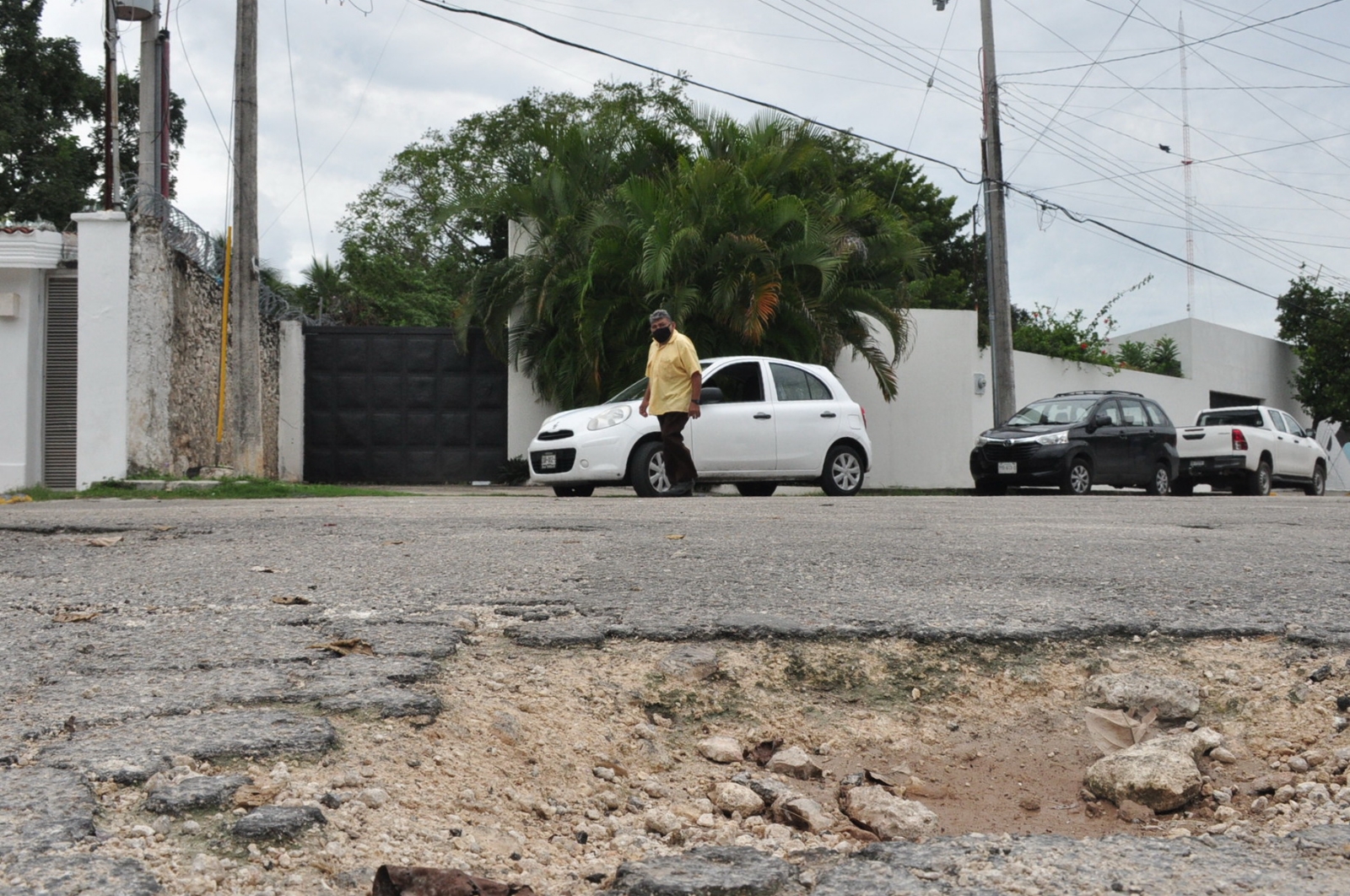 La regidora del Partido Revolucionario Institucional que en algunas de las calles nuevas que está haciendo el municipio se pueden observar hoyancos La regidora del Partido Revolucionario Institucional que en algunas de las calles nuevas que está haciendo el municipio se pueden observar hoyancos