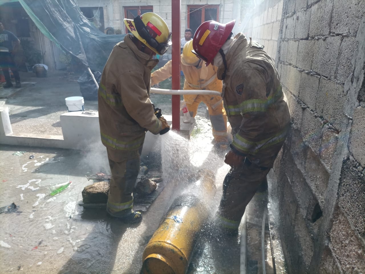 Una fuerte explosión se registró en un local de comida en Durango cuando cargaban gas Una fuerte explosión se registró en un local de comida en Durango cuando cargaban gas