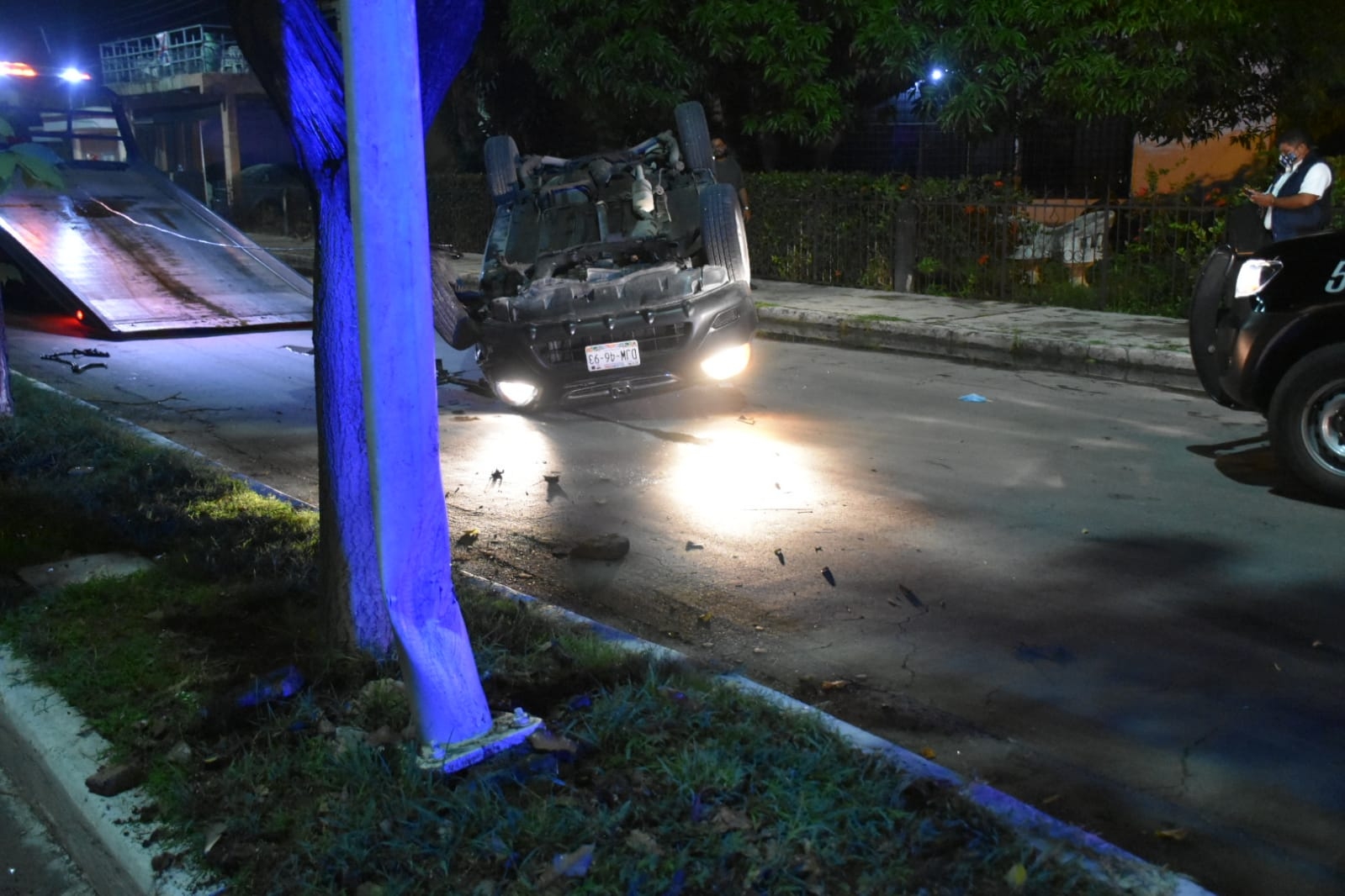 El conductor de la unidad se dormitó al momento de llegar al cruce con la calle Allende del residencial Bosques de Campeche, El conductor de la unidad se dormitó al momento de llegar al cruce con la calle Allende del residencial Bosques de Campeche,