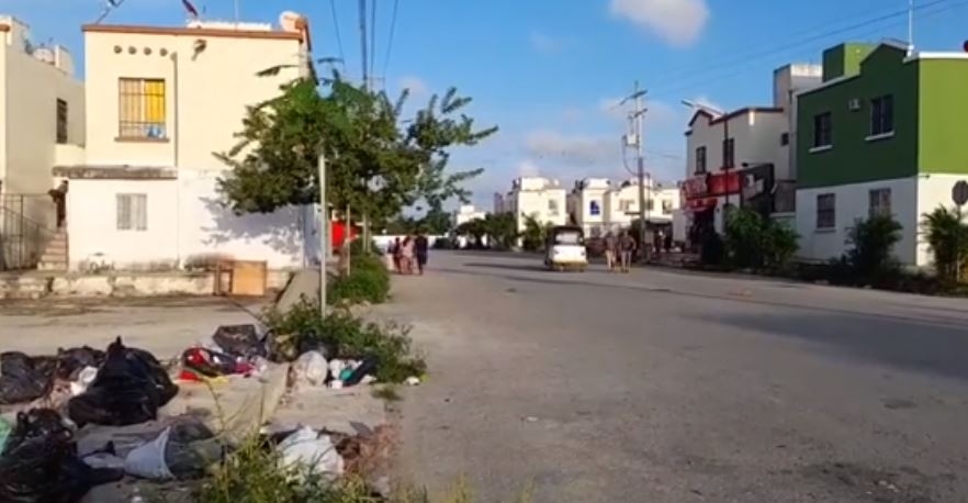 Al lugar llegaron elementos de la Policía Quintana Roo y una ambulancia para atender a la supuesta víctima Al lugar llegaron elementos de la Policía Quintana Roo y una ambulancia para atender a la supuesta víctima