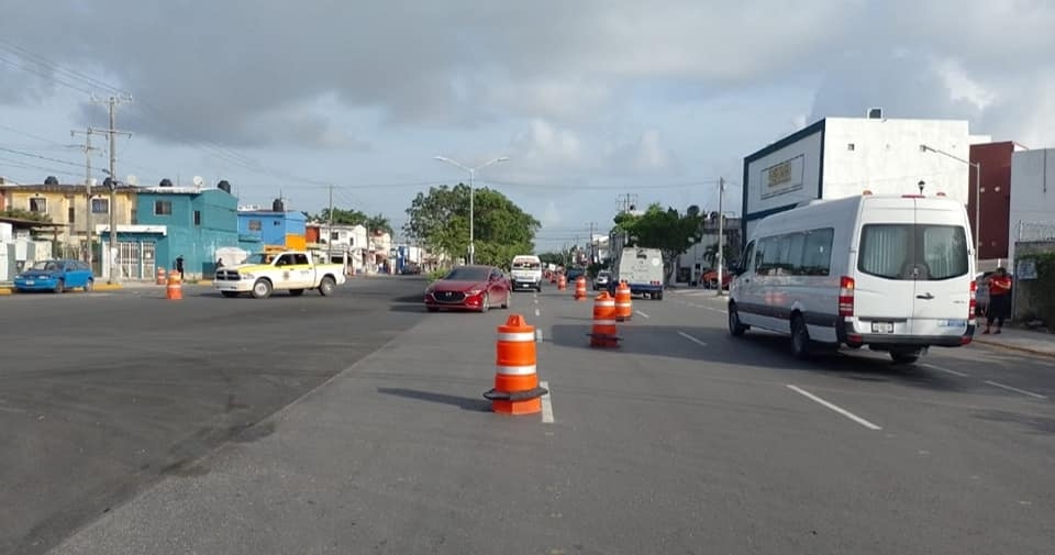 La Avenida Lak'in permanecerá cerrada parcialmente hasta finalizar la repavimentación de la carretera La Avenida Lak'in permanecerá cerrada parcialmente hasta finalizar la repavimentación de la carretera