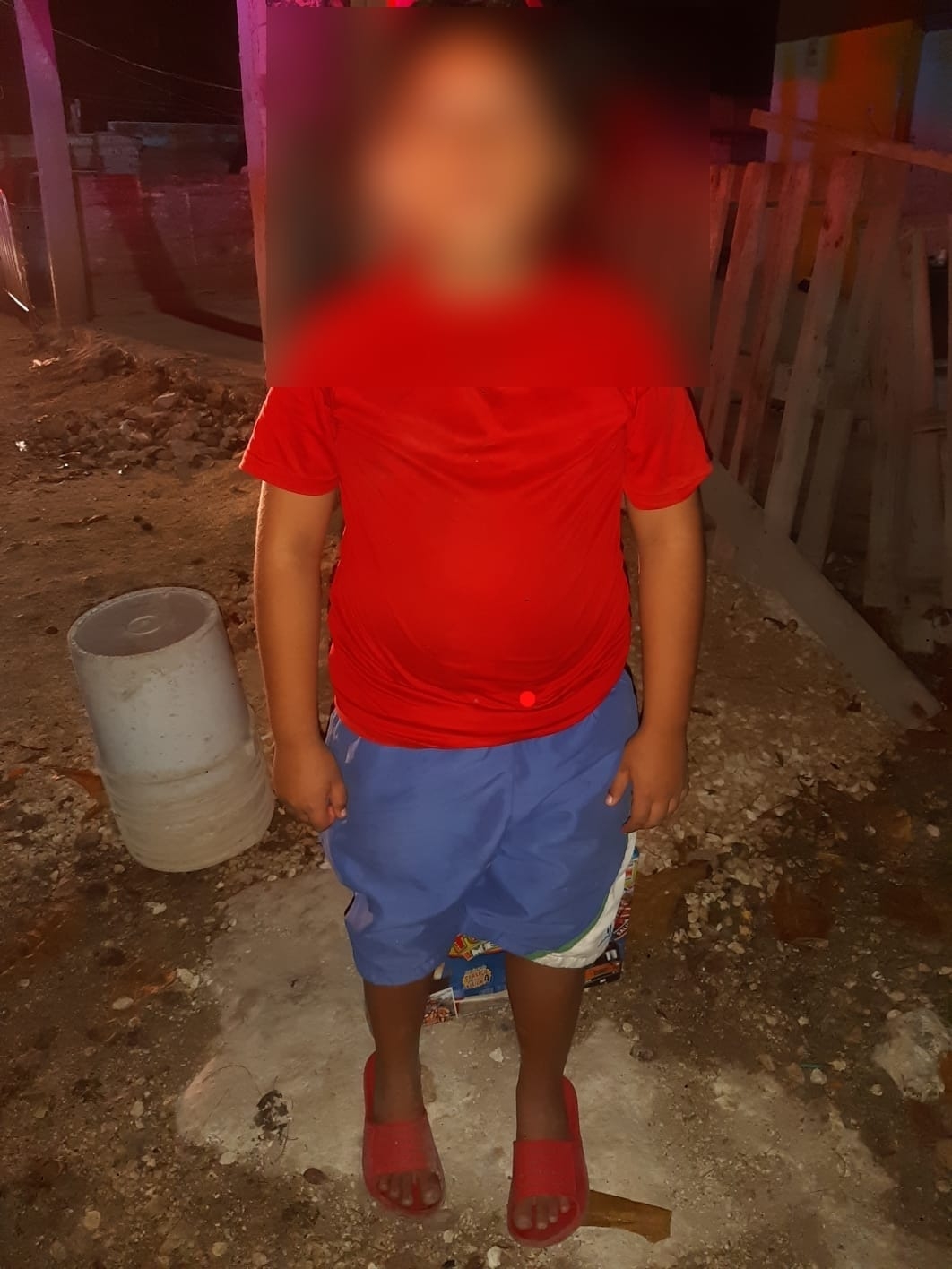 El menor refirió no conocer la dirección de su domicilio, por lo que fue abordado a la unidad policial para trasladarlo a seguridad pública