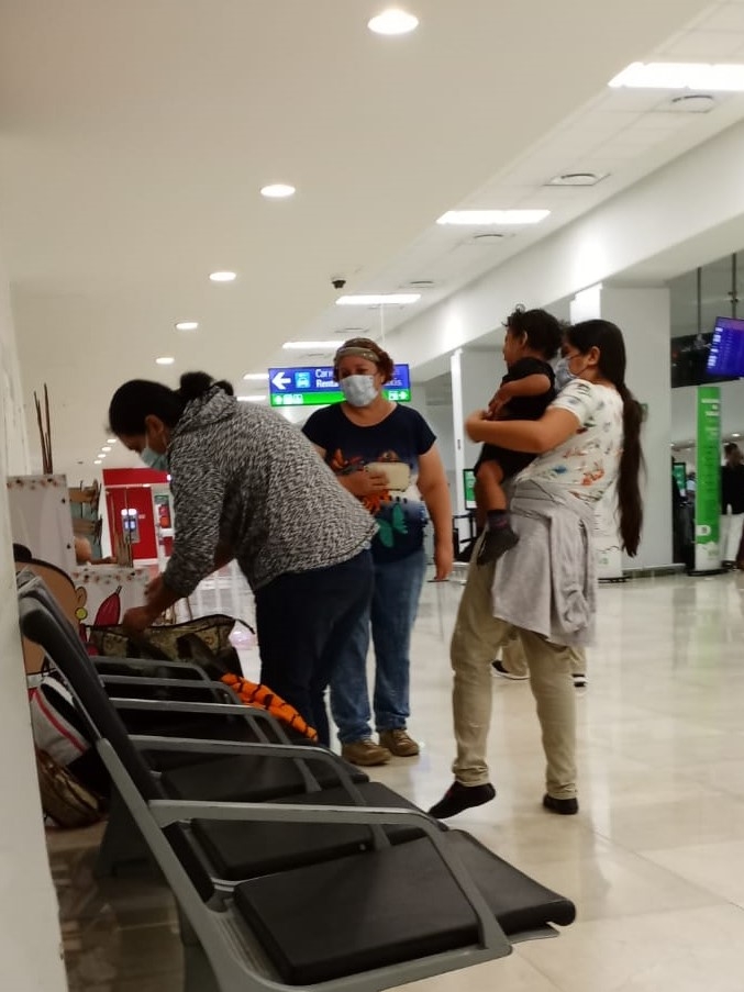 La usuaria agradeció el apoyo del personal de limpieza su disponibilidad y apoyo para encontrar la cartera La usuaria agradeció el apoyo del personal de limpieza su disponibilidad y apoyo para encontrar la cartera