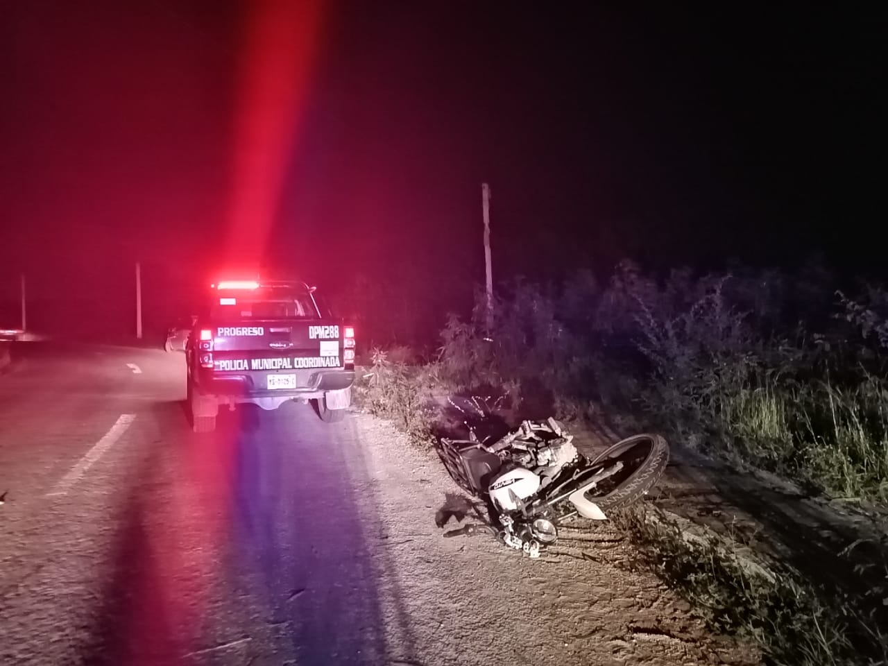 Joven alcoholizado derrapa en su motocicleta en la carretera a Chelem puerto, Yucatán