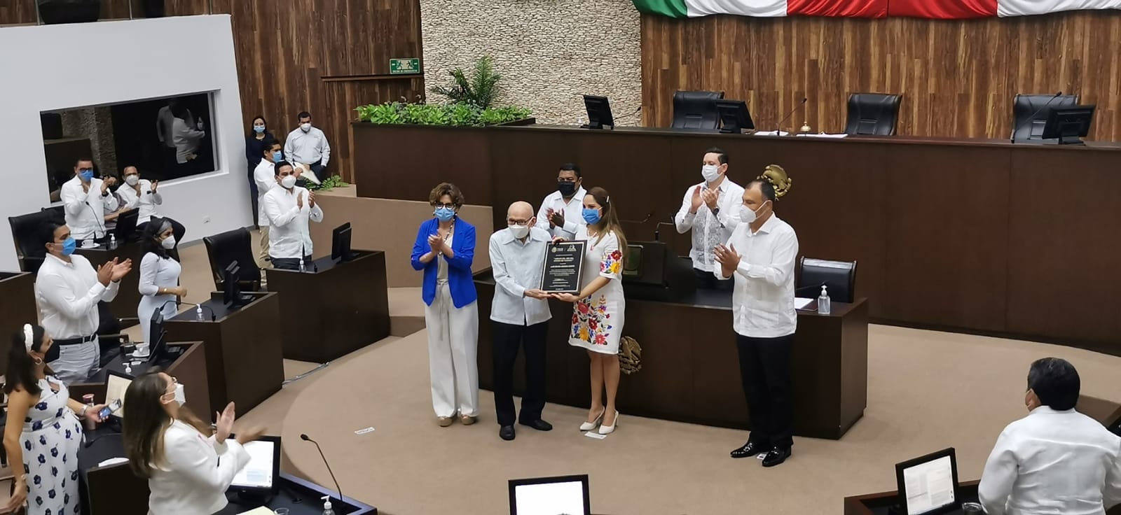 El Dr. Luis David Arjona Canto fue Jefe del Servicio de Cardiología del Centro Anticanceroso de la Asociación Mexicana de la Cruz Roja delegación Yucatán El Dr. Luis David Arjona Canto fue Jefe del Servicio de Cardiología del Centro Anticanceroso de la Asociación Mexicana de la Cruz Roja delegación Yucatán
