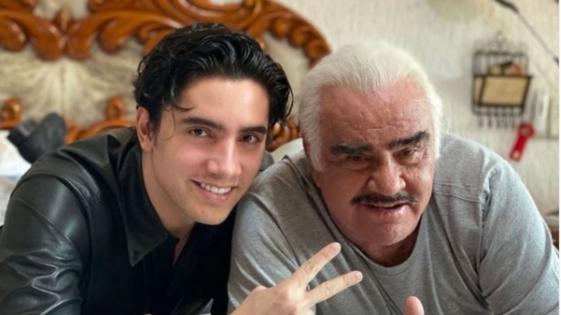 Álex Fernández con el corazón roto y un vacío muy grande desde sus redes sociales, informó de la muerte de un ser querido que ha sido su mayor cómplice y gran amor en las casi dos últimas décadas. Álex Fernández con el corazón roto y un vacío muy grande desde sus redes sociales, informó de la muerte de un ser querido que ha sido su mayor cómplice y gran amor en las casi dos últimas décadas.