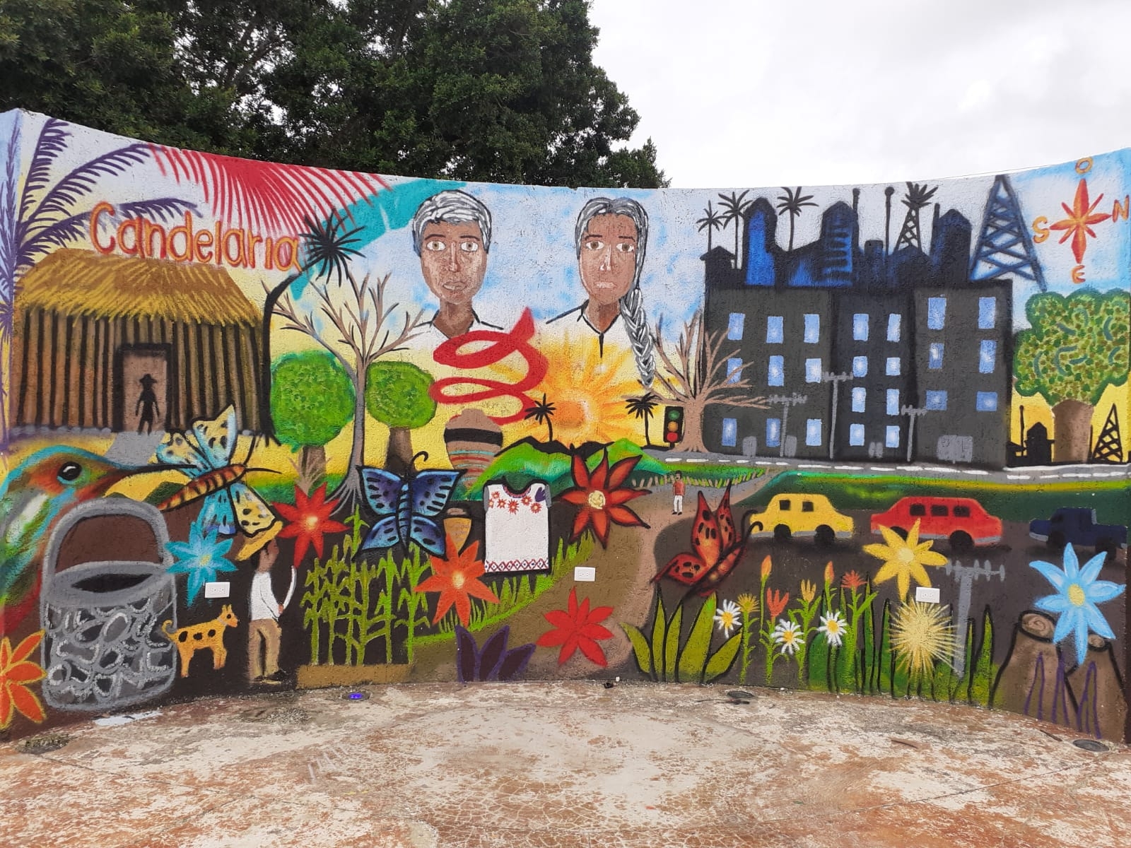 El mural alude las actividades productivas de la comunidad y su forma de vida El mural alude las actividades productivas de la comunidad y su forma de vida