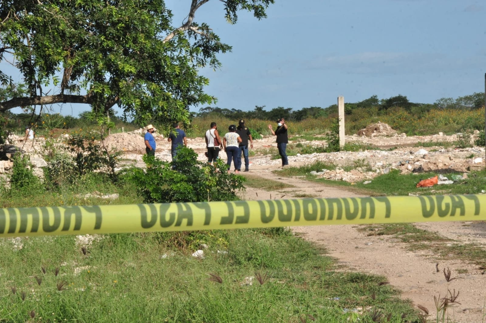 Al lugar acudieron los agentes de la Policía Estatal de Investigación y el personal de Criminalística y Servicios Periciales, Al lugar acudieron los agentes de la Policía Estatal de Investigación y el personal de Criminalística y Servicios Periciales,
