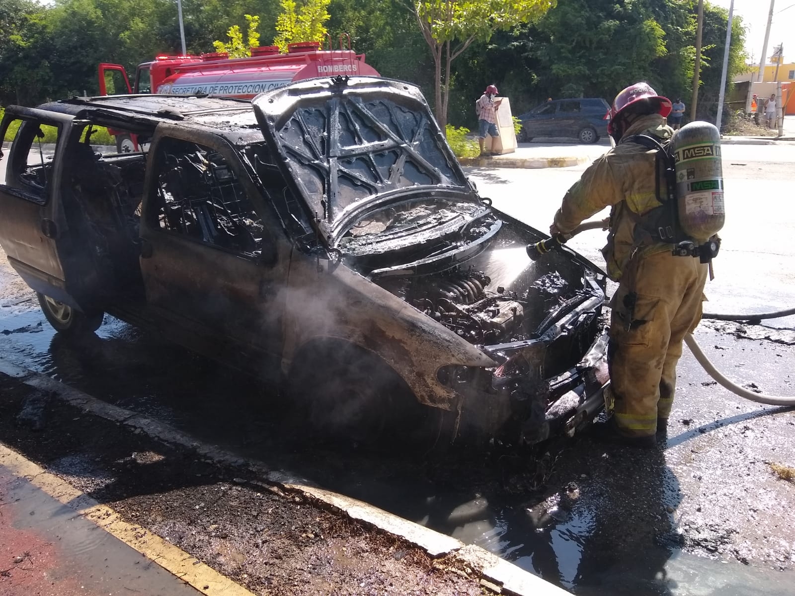 Se requirieron dos mil litros de agua para lograr culminar con el incendio Se requirieron dos mil litros de agua para lograr culminar con el incendio