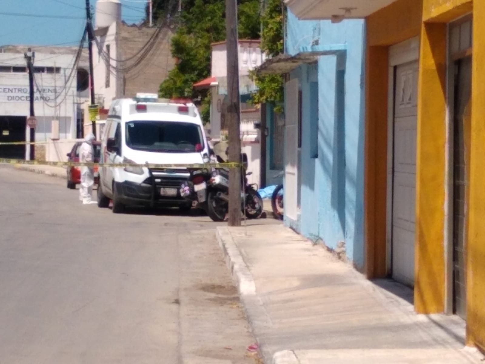 Juan A. N de 87 años, falleció en la calle 5 de la colonia el Carmelo durante el medio día del domingo Juan A. N de 87 años, falleció en la calle 5 de la colonia el Carmelo durante el medio día del domingo