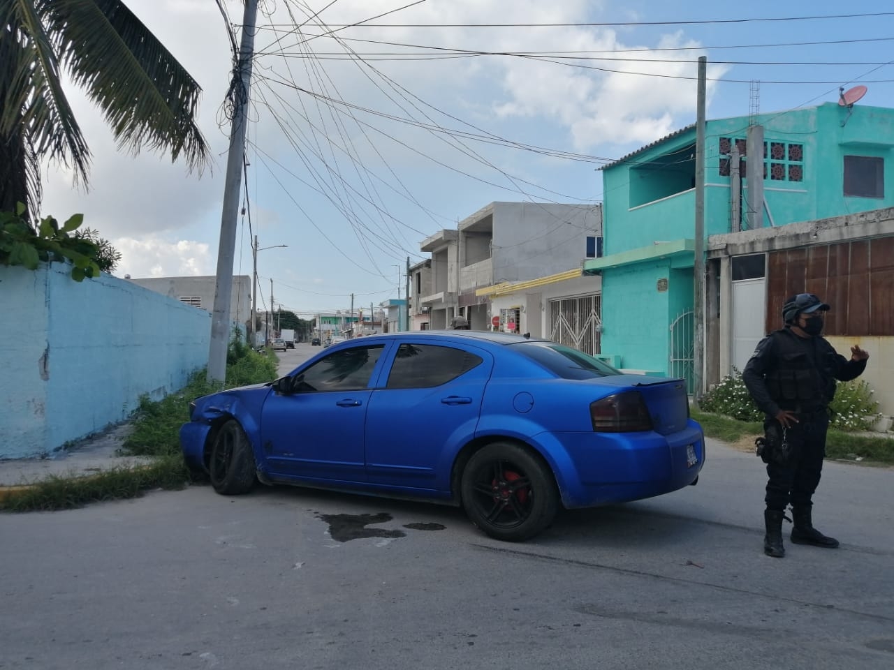 El golpe en ambas carrocerías también produjo que se necesitara asistencia de una grúa El golpe en ambas carrocerías también produjo que se necesitara asistencia de una grúa