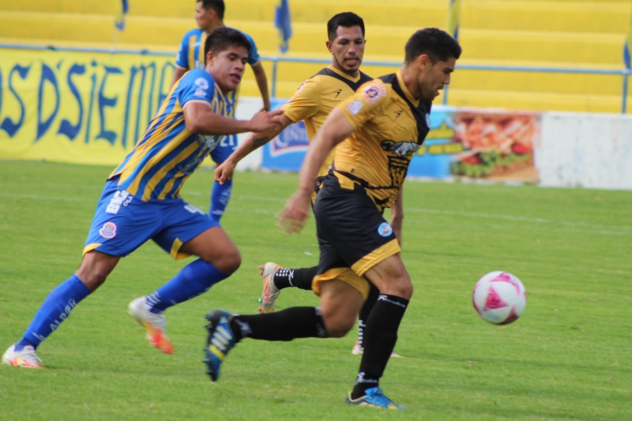 El encuentro se llevó a cabo en el estadio Juan N. López, ante unos mil aficionados El encuentro se llevó a cabo en el estadio Juan N. López, ante unos mil aficionados