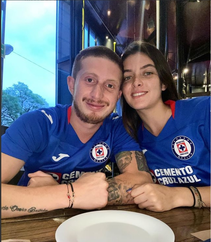 La novia del joven actor de 22 años compartió un conmovedor mensaje para despedirse de su pareja sentimental