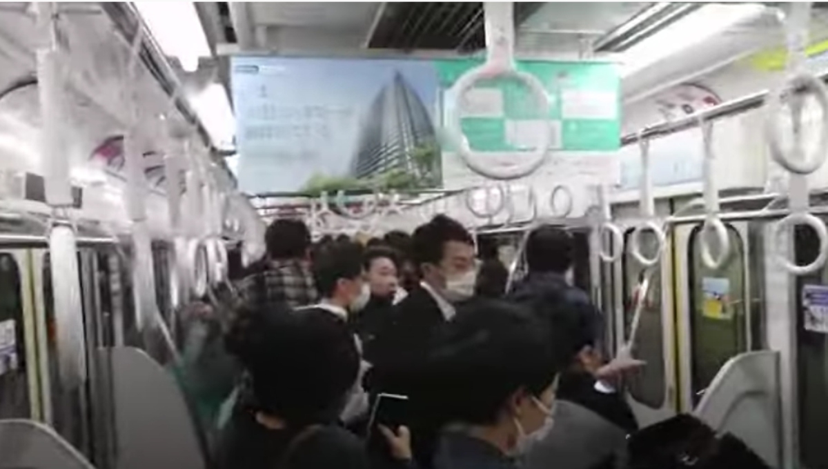 Al menos 15 personas resultaron heridas en un ataque con cuchillo perpetrado por un hombre en un tren de Tokio Al menos 15 personas resultaron heridas en un ataque con cuchillo perpetrado por un hombre en un tren de Tokio
