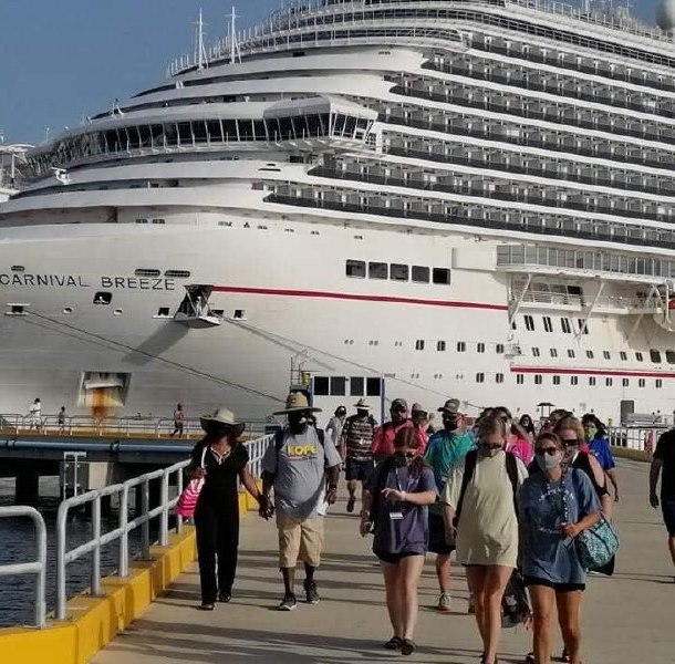 La terminal de Puerta Maya recibió al crucero “Mardi Gras” y al “Carnival Breeze”