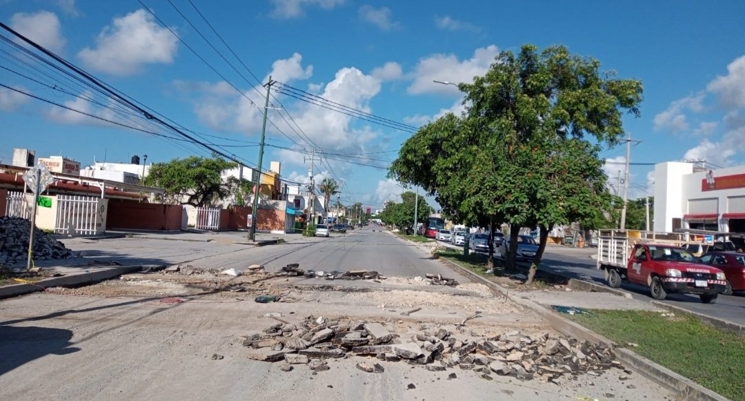 Cierran tramo de la Avenida Nichupté en Cancún por trabajos de construcción