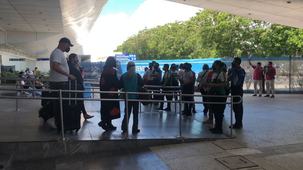 Taxistas manifestaron que en plena temporada baja no les ha ido bien económicamente