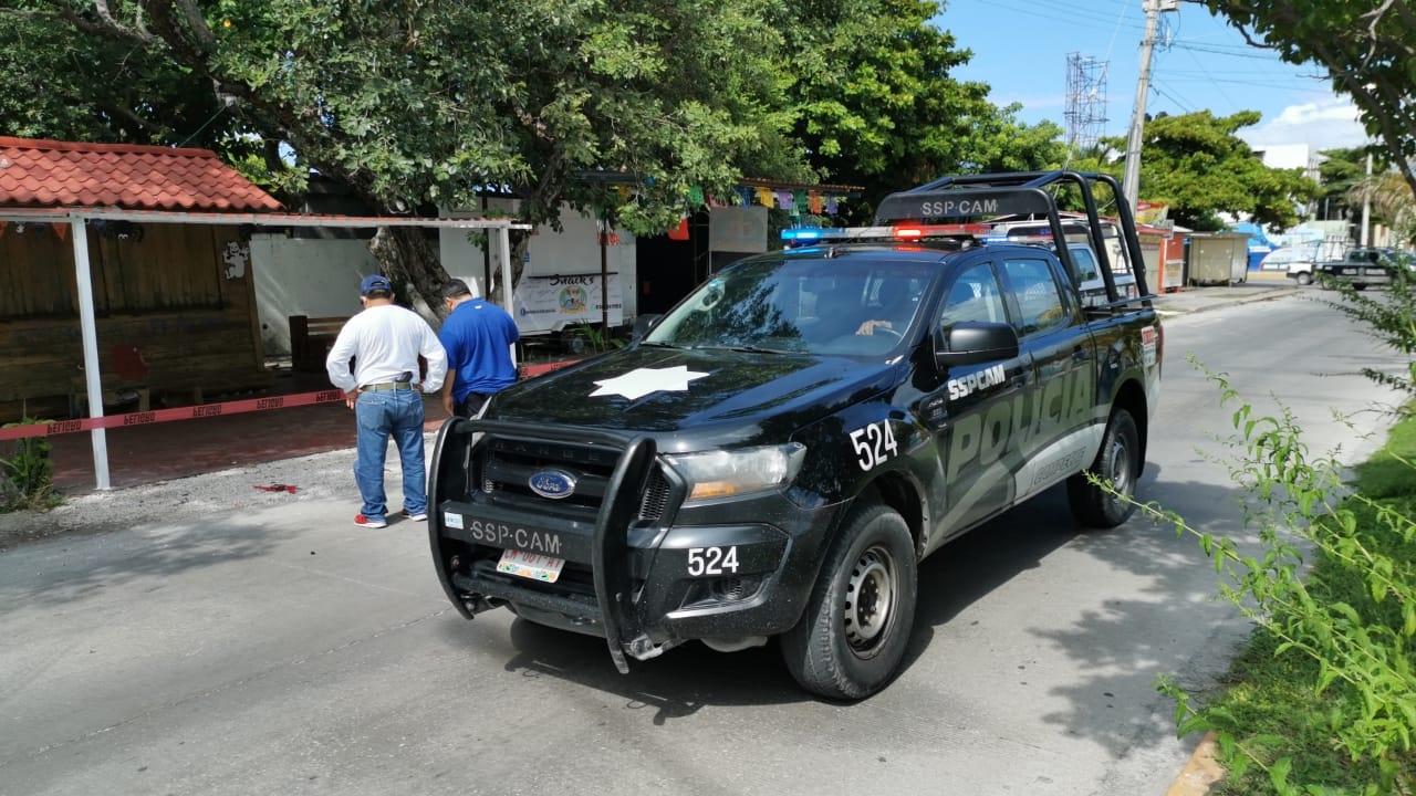 Tras organizar un operativo de búsqueda, la policía cercó el lugar para recoger el casquillo de bala Tras organizar un operativo de búsqueda, la policía cercó el lugar para recoger el casquillo de bala