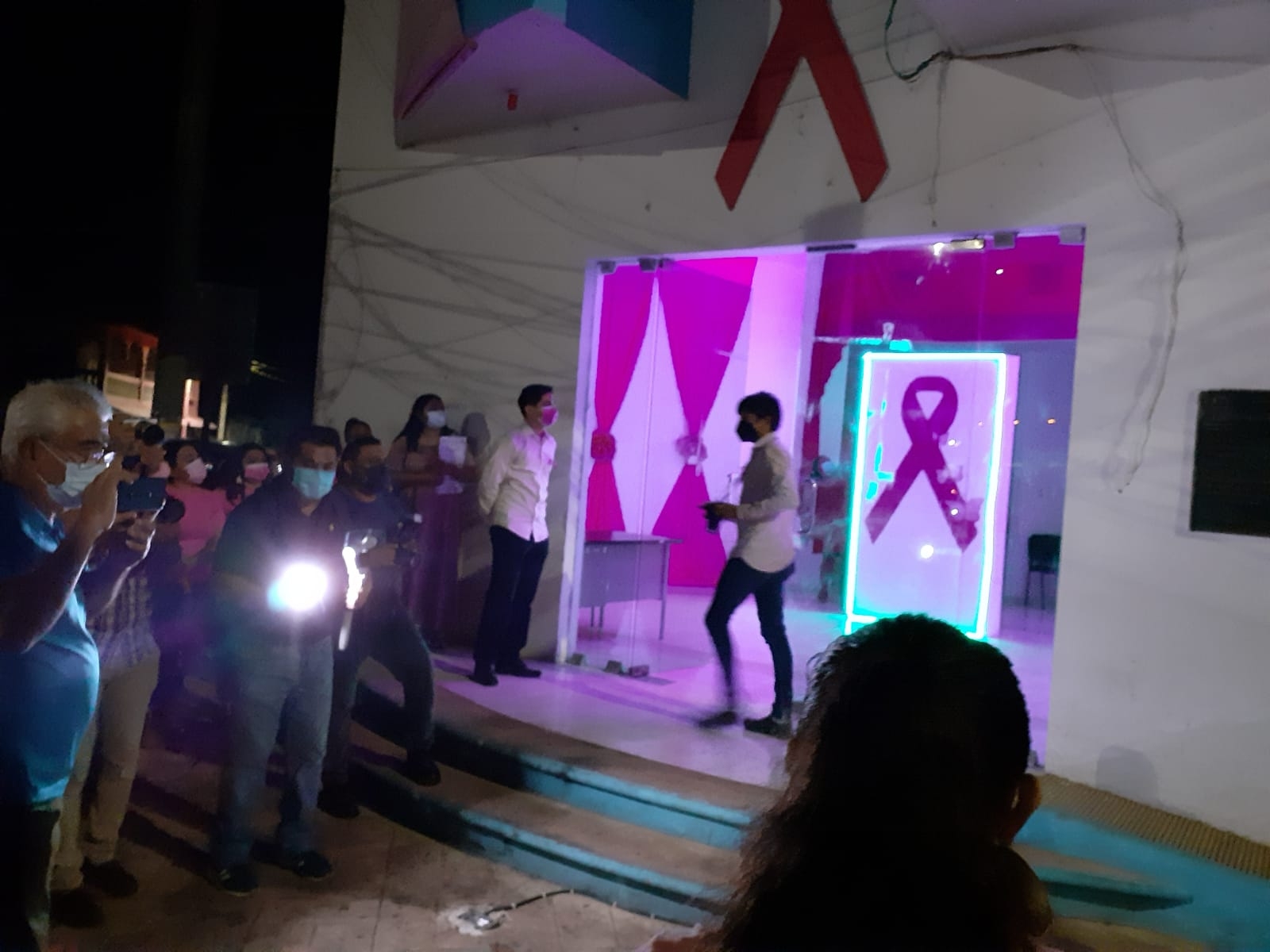 Ayuntamiento de José María Morelos 'se pinta' de rosa por la lucha contra el cáncer de mama