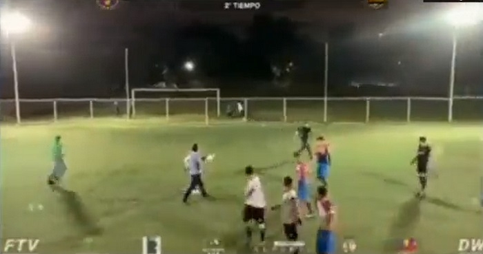 El conflicto ocurrió durante un partido de futbol 7 de la “Súper liga FTV El Rosario”