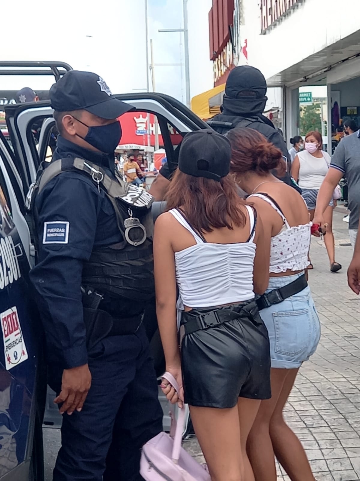 Los detenidos fueron llevados a las instalaciones de la Secretaría de Seguridad Pública para tomar sus declaraciones Los detenidos fueron llevados a las instalaciones de la Secretaría de Seguridad Pública para tomar sus declaraciones