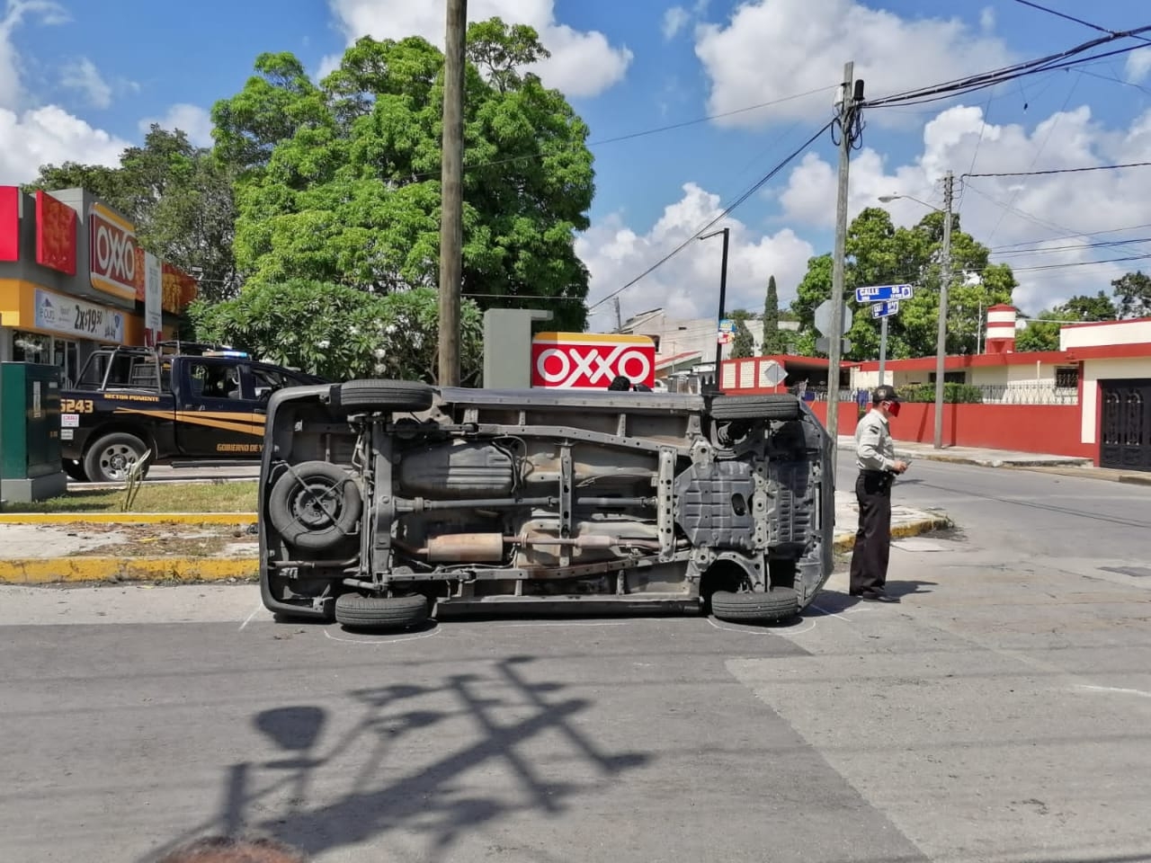 La camioneta Avanza circulaba sobre la 96 de Norte a Sur cuando recibió el impacto en la parte superior de la llanta trasera derecha La camioneta Avanza circulaba sobre la 96 de Norte a Sur cuando recibió el impacto en la parte superior de la llanta trasera derecha