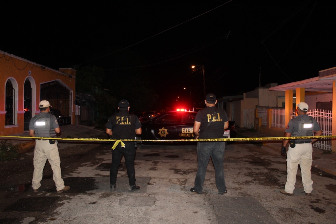 Los elementos policiacos de Yucatán aseguraron la zona y mantuvieron vigilancia perimetral en la colonia Azcorra de Mérida Los elementos policiacos de Yucatán aseguraron la zona y mantuvieron vigilancia perimetral en la colonia Azcorra de Mérida