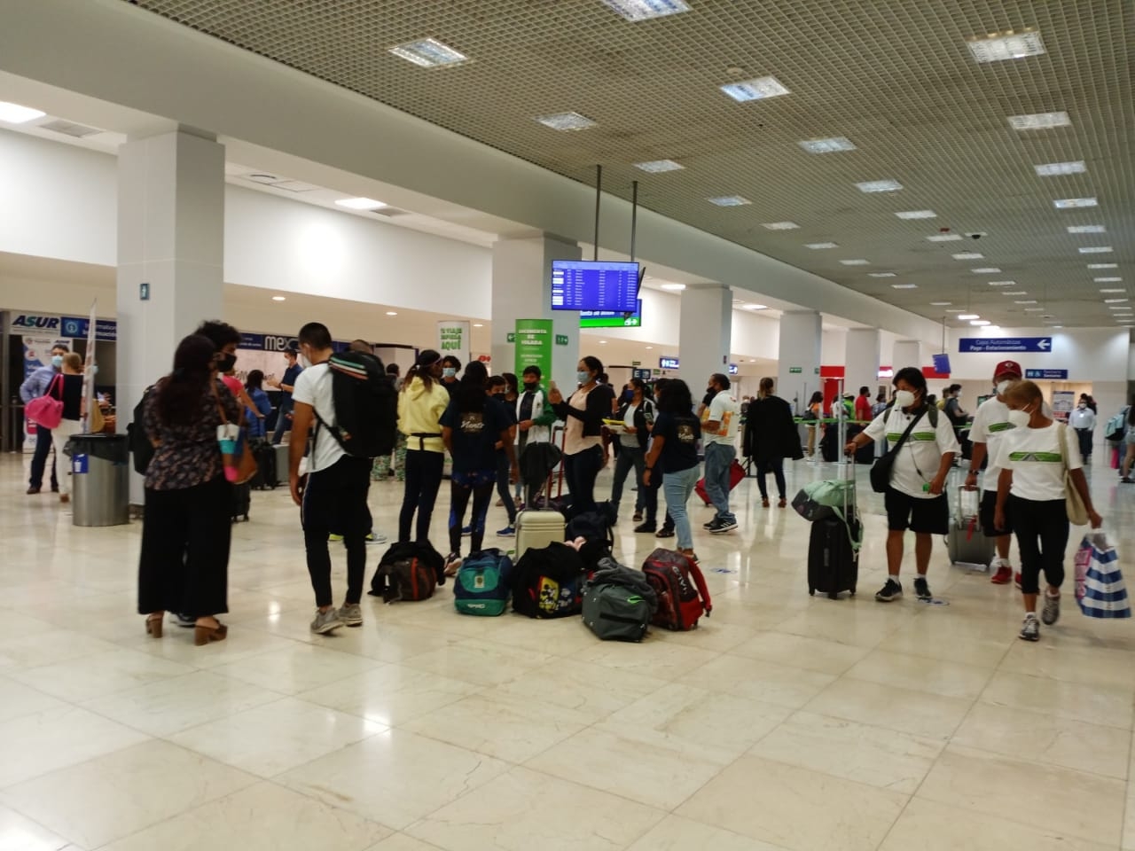 El primer vuelo de los trece programados para la mañana do hoy, despegó a las seis de la mañana El primer vuelo de los trece programados para la mañana do hoy, despegó a las seis de la mañana