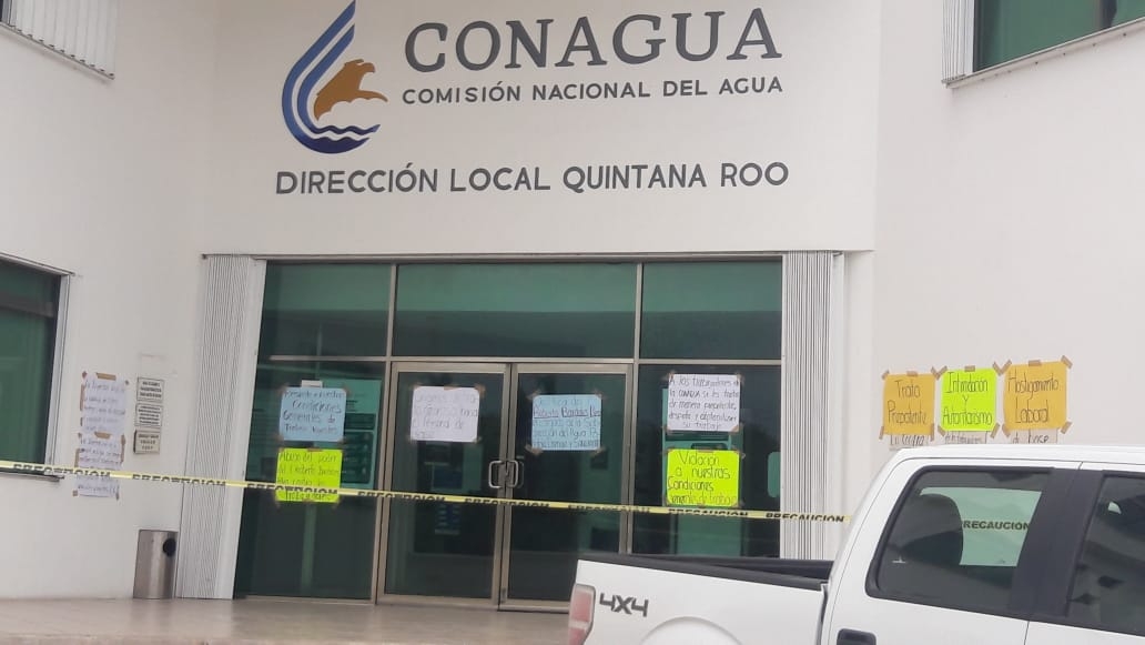 Trabajadores sindicalizados mantiene el plantón a las afueras de la CONAGUA en Chetumal Trabajadores sindicalizados mantiene el plantón a las afueras de la CONAGUA en Chetumal