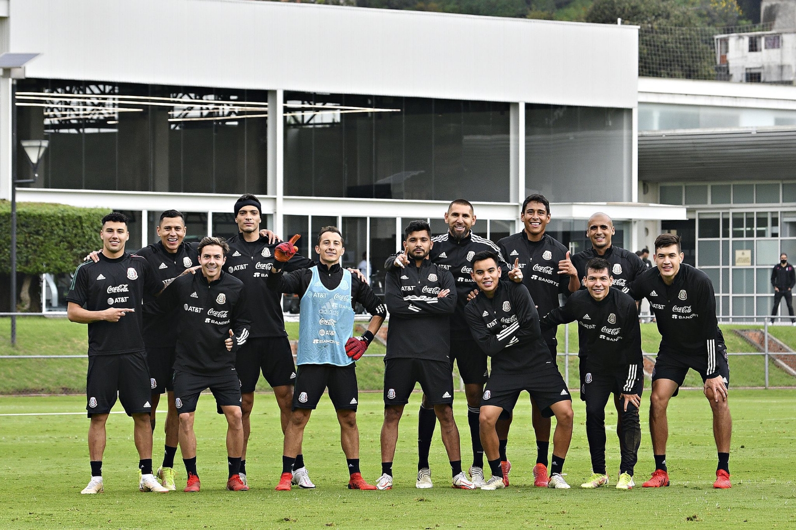 La Selección Mexicana vuelve a la acción en el Octagonal final de la Concacaf, esta ocasión enfrentará a Canada en el estadio Azteca La Selección Mexicana vuelve a la acción en el Octagonal final de la Concacaf, esta ocasión enfrentará a Canada en el estadio Azteca