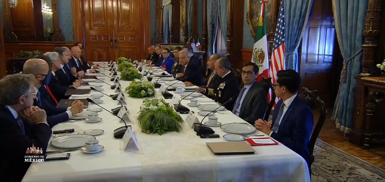 El presidente recibió esta mañana a los altos funcionario; se espera que uno de los temas principales sea la perspectiva de la Iniciativa Mérida
