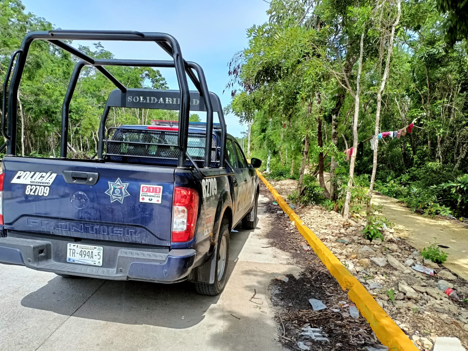 Los elementos policiacos acudieron al lugar donde aparecieron expuestas las prendas íntimas en Puerto Aventuras Los elementos policiacos acudieron al lugar donde aparecieron expuestas las prendas íntimas en Puerto Aventuras