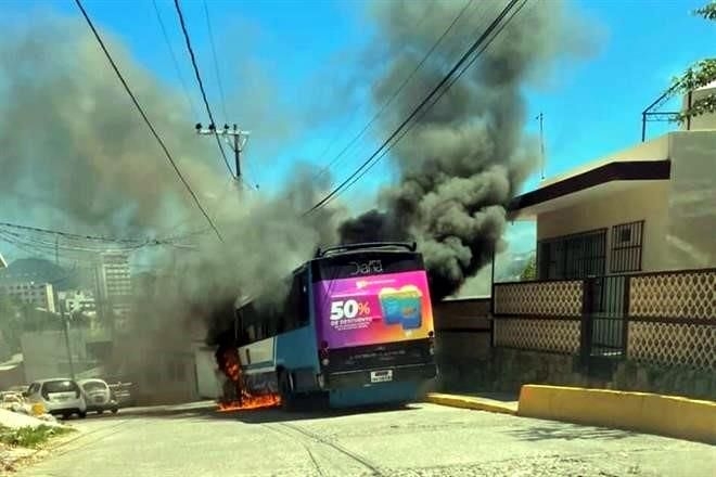 En el lugar se encontraron cartulinas con mensajes amenazantes En el lugar se encontraron cartulinas con mensajes amenazantes