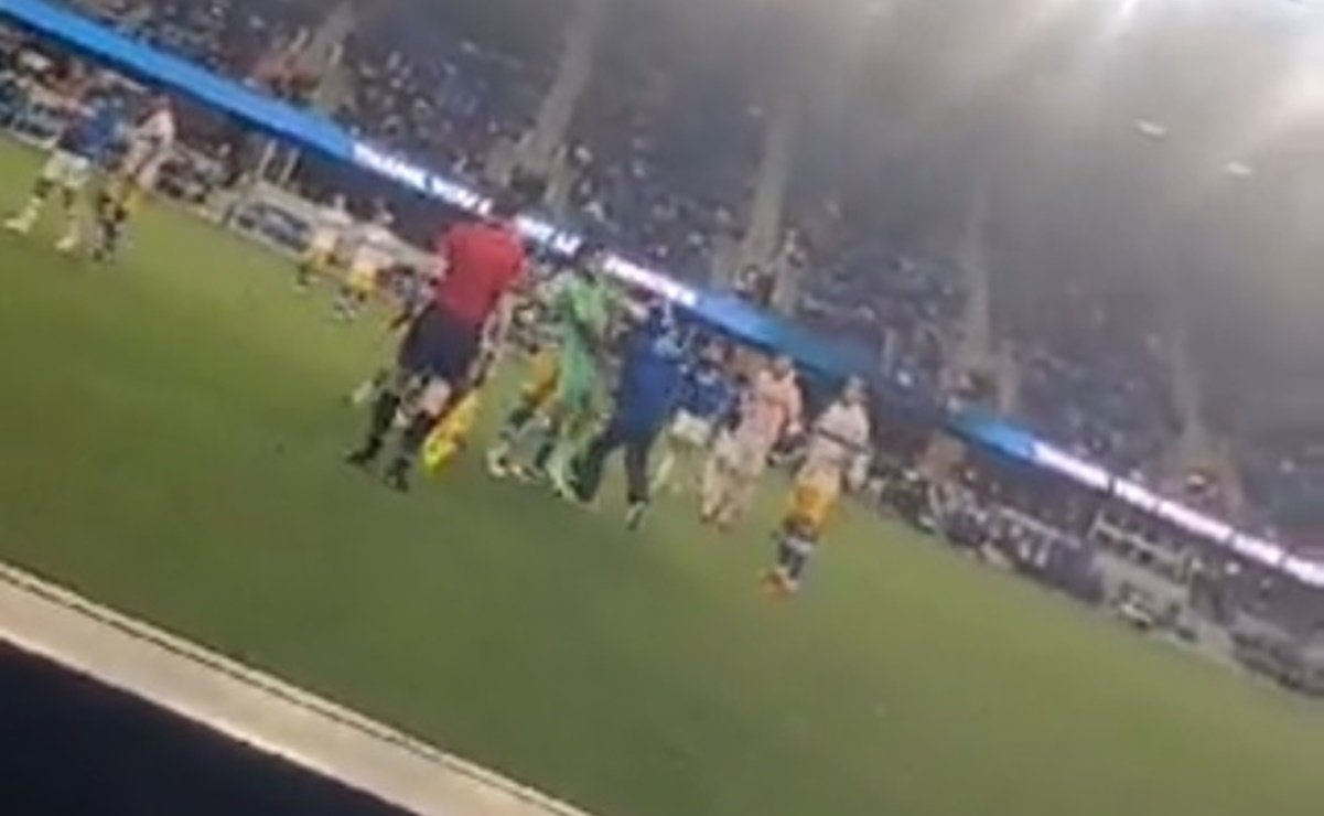 Aficionado de Cruz Azul agredió a un jugador de San José Aficionado de Cruz Azul agredió a un jugador de San José