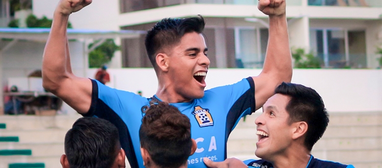 Erick Ubaldo Bustos llegó a 4 goles que lo tienen de líder de goleo en la Liga Premier