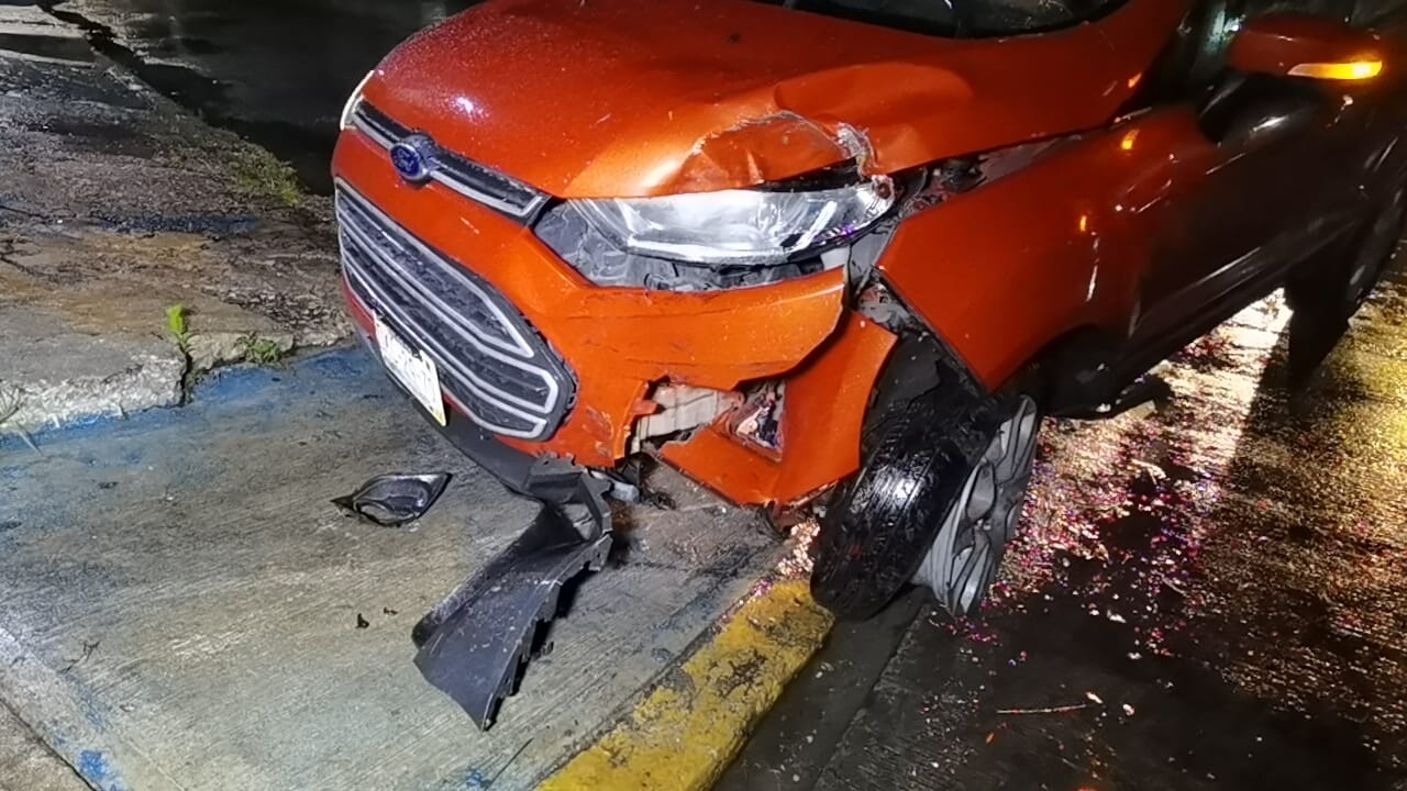 El conductor y su acompañante estaban en claro estado de ebriedad, motivo que dio pie a su aseguramiento El conductor y su acompañante estaban en claro estado de ebriedad, motivo que dio pie a su aseguramiento