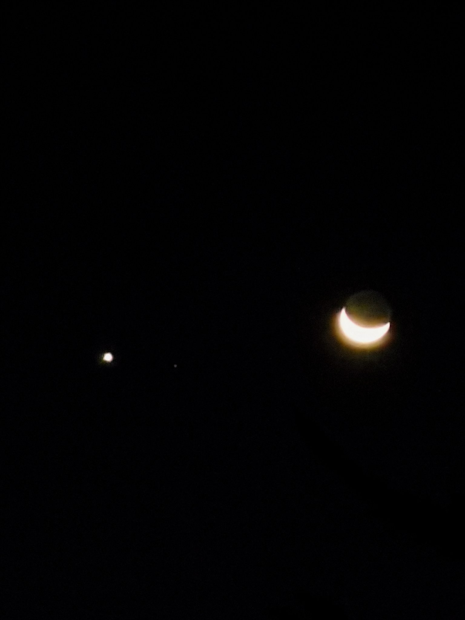 Este mes llegará uno de los fenómenos astronómicos más esperados, cuando la Luna besará a Saturno y a Júpiter, conocido como conjunciones que nos regalarán imágenes impresionantes
