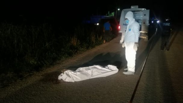 El cuerpo junto con la motocicleta chocaron contra otra motocicleta que se encontraba circulando El cuerpo junto con la motocicleta chocaron contra otra motocicleta que se encontraba circulando