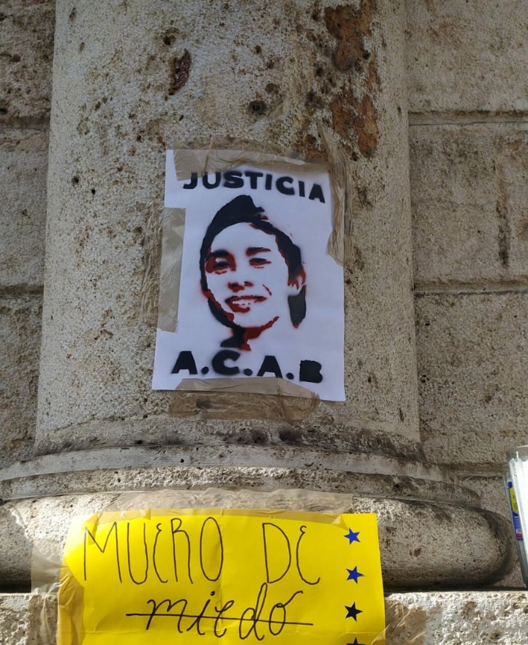 En fotos se ve a José Eduardo en una celda de la Policía Municipal de Mérida sin camisa y sin pantalón