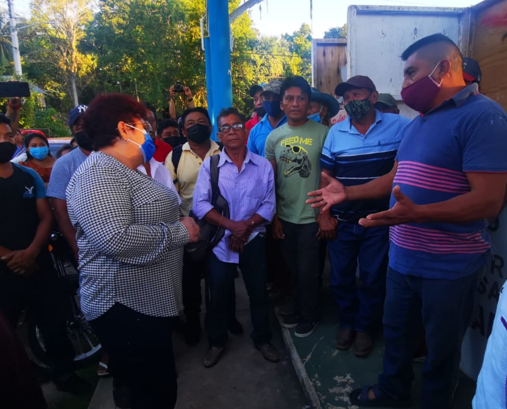 Los delegados y subdelegados no permitieron que la regidora se retirara hasta que se comprometió a resolver el caso