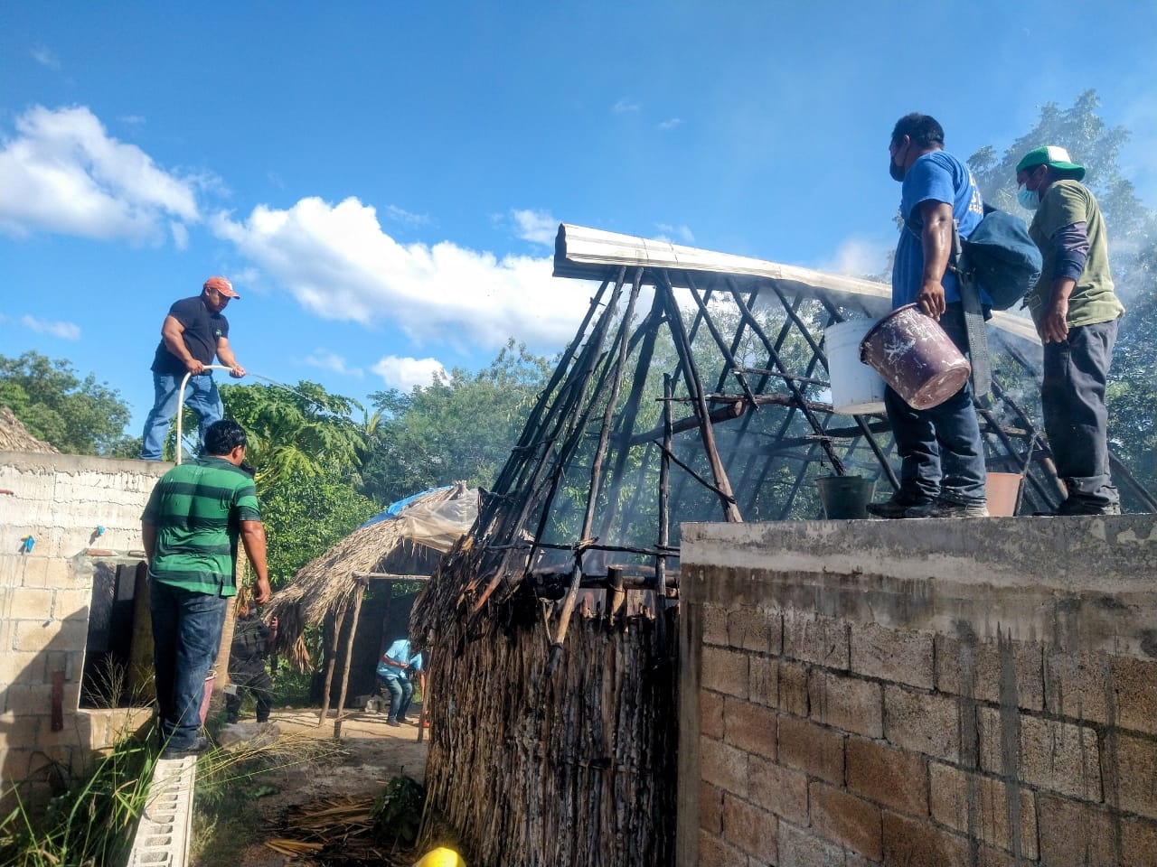 Incendio acaba con habitación de familia en Peto, Yucatán