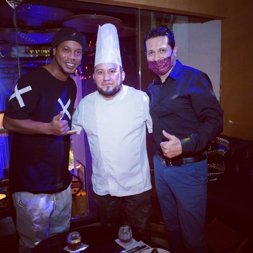 Ivan Puc ha tenido la dicha de albergar en sus restaurantes a artistas, famoso y estrellas de futbol de la talla de Ronaldinho Gaúcho