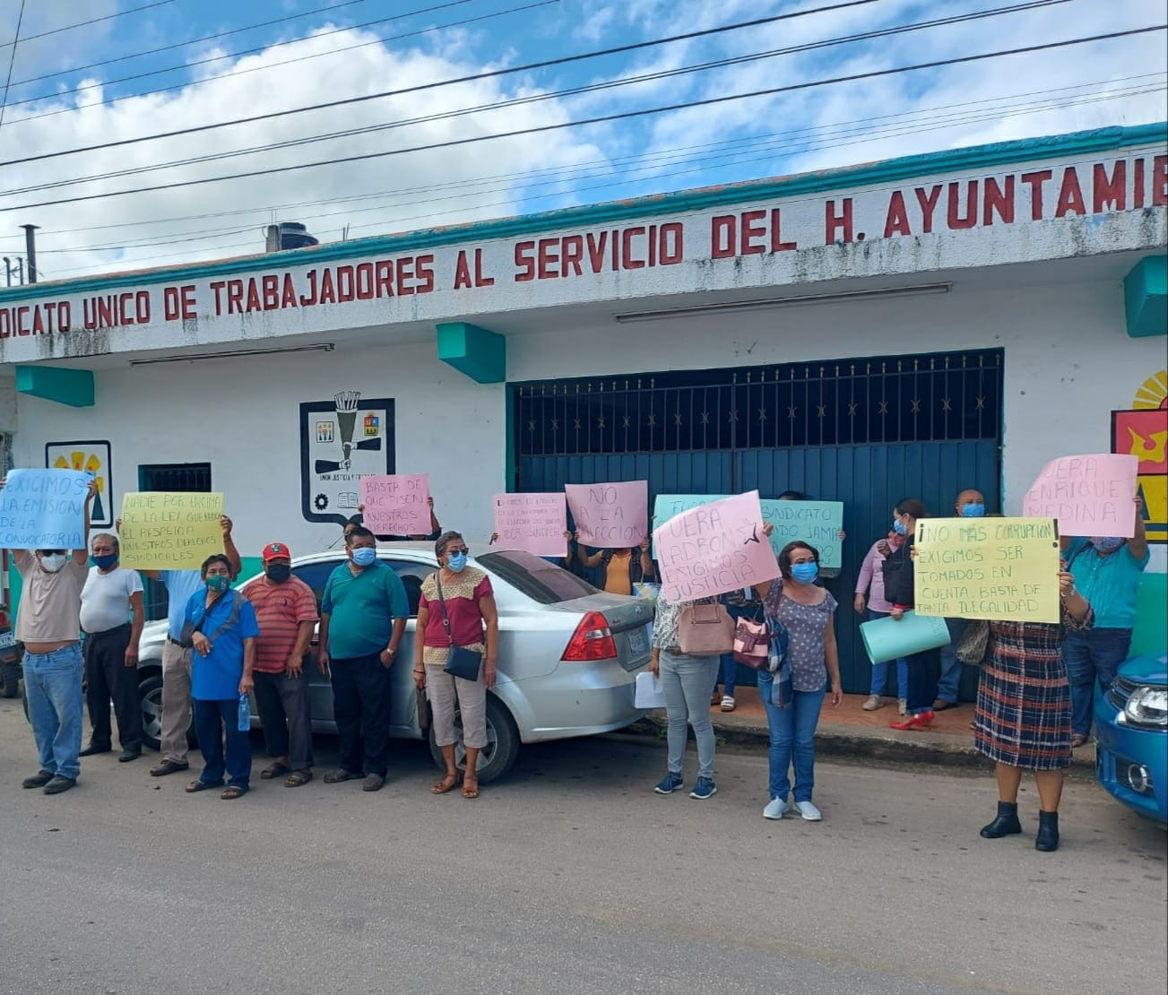 Los trabajadores dijeron que llegaron al local del sindicato de manera pacífica