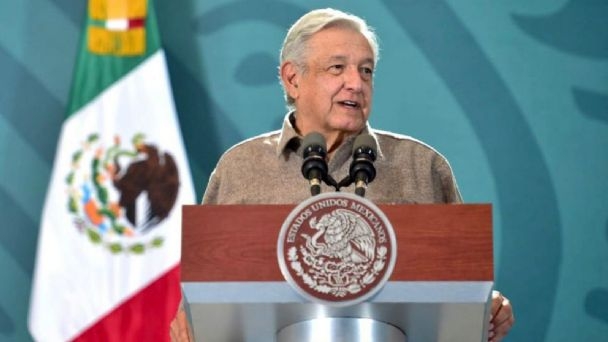Llevan serenata a AMLO en Palacio Nacional por su cumpleaños