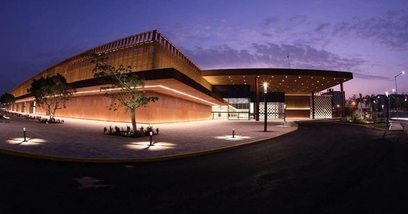 El Centro de Convenciones Siglo XXI esta localizado al norte de la ciudad de Mérida