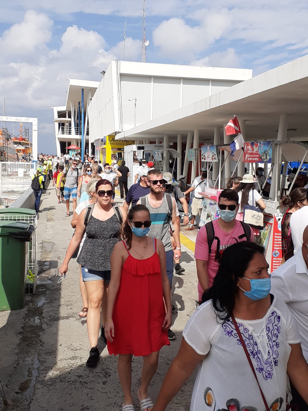 El cruce marítimo Playa del Carmen-Cozumel es operado por las navieras Winjet y Ultramar