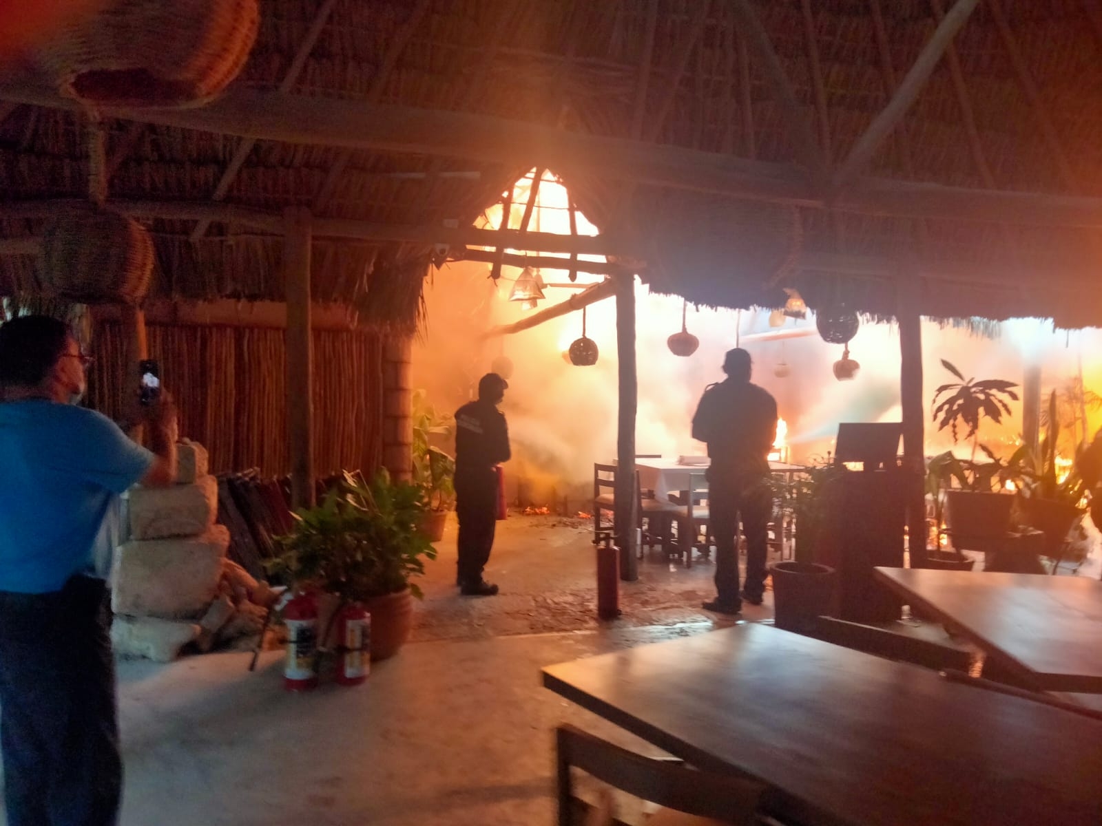 El incendio se registró a las 7:00 horas de este miércoles y fue reportado por vecinos del lugar El incendio se registró a las 7:00 horas de este miércoles y fue reportado por vecinos del lugar