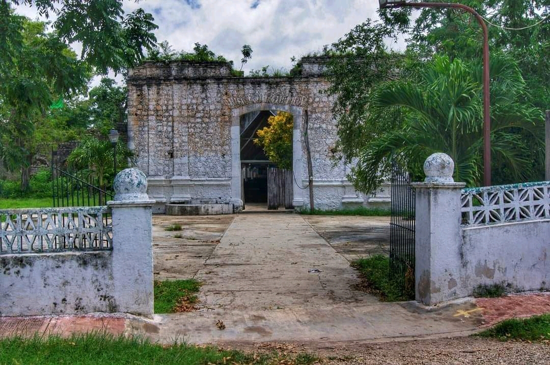 La mayoría de las paredes del sitio están cuarteadas y generan un peligro para los feligreses La mayoría de las paredes del sitio están cuarteadas y generan un peligro para los feligreses