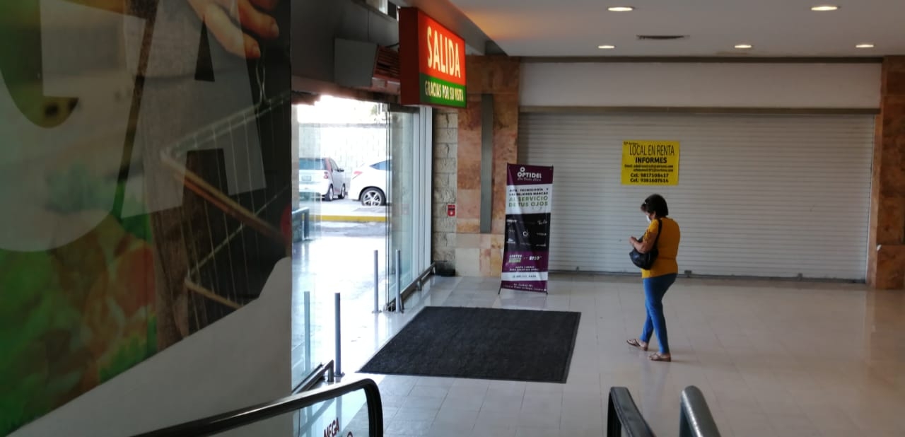 Así se ve la entrada de una plaza comercial en Campeche